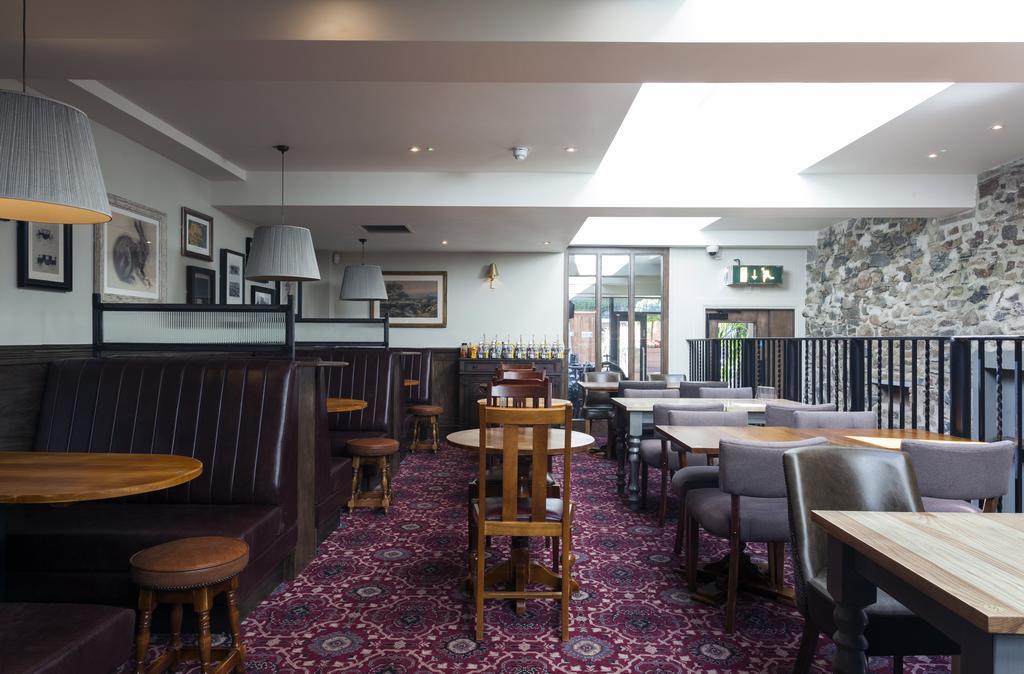 The White Hart Hotel Wetherspoon 欧克汉普敦 外观 照片