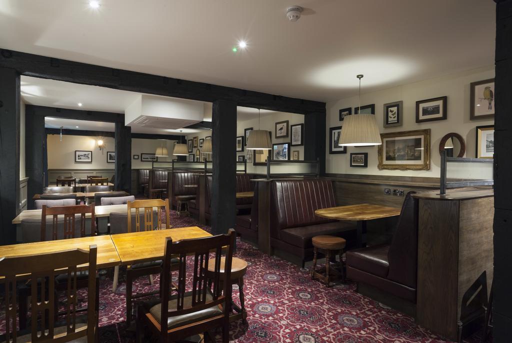 The White Hart Hotel Wetherspoon 欧克汉普敦 外观 照片